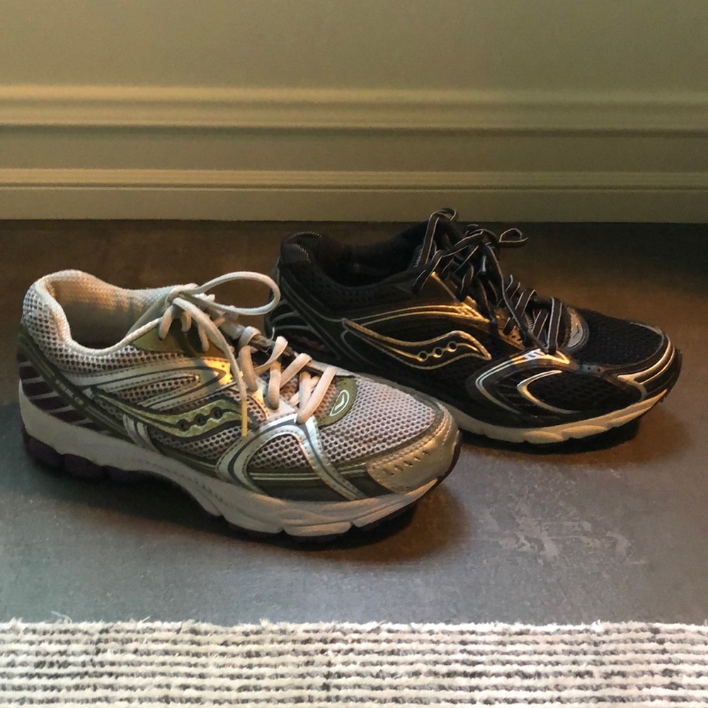 Grouping of 2 Saucony Sneakers